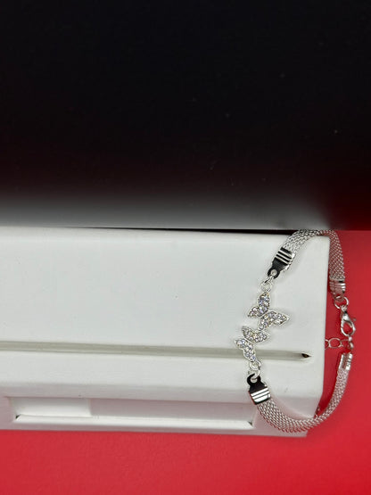 Fashion Bangle Butterfly Charm Bracelet for Women