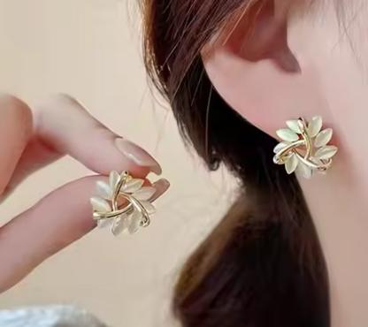 Beautiful 18K Gold Plated Crystal  Flower Stud Earring