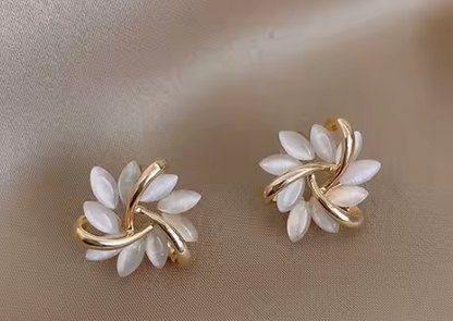 Beautiful 18K Gold Plated Crystal  Flower Stud Earring