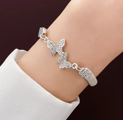 Fashion Bangle Butterfly Charm Bracelet for Women